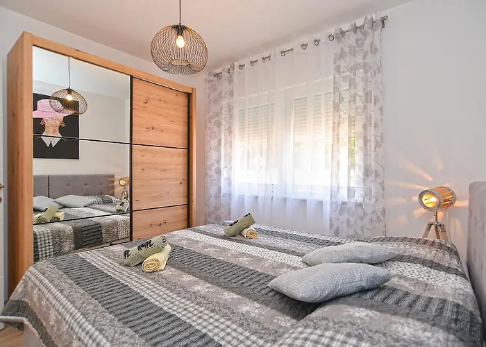 House Tea 2279 Vikendica *