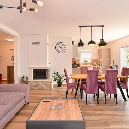 House Tea 2279 Semesterbostad