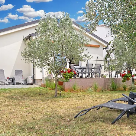 Semesterbostad House Tea 2279