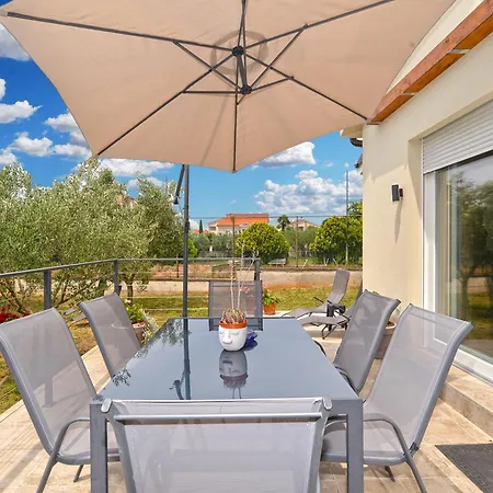 House Tea 2279 * Medulin